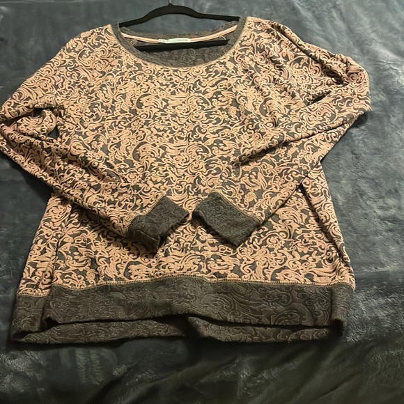 Maurice’s Top - Picture 7 of 7